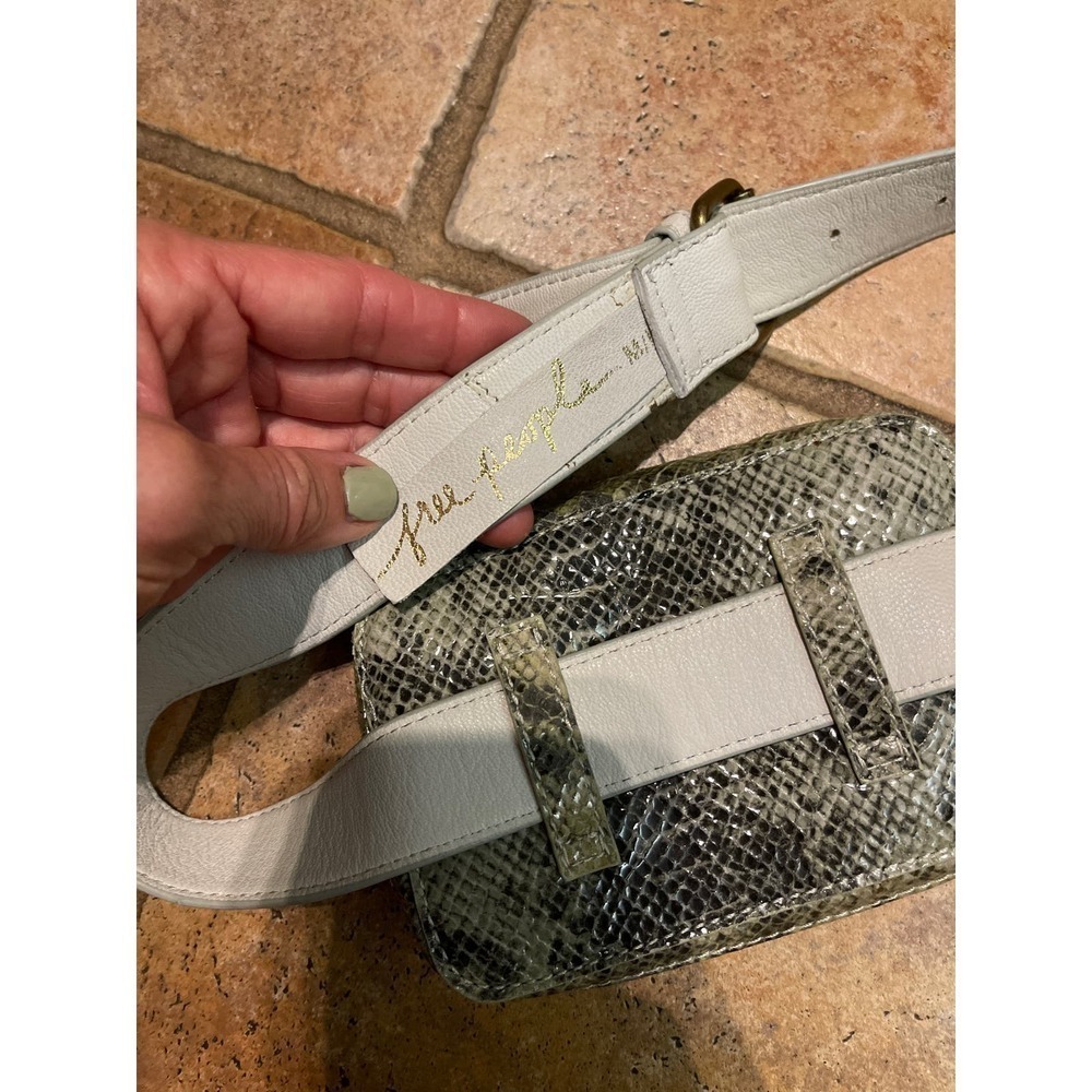 Free People Kelly Belt Croc  bag in green - Picture 5 of 6
